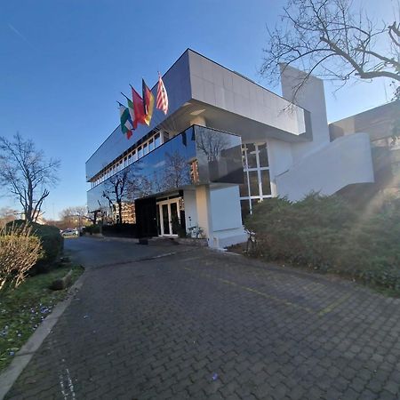 Modo Hotel Vercelli Esterno foto