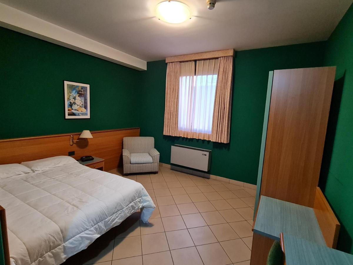 Modo Hotel Vercelli Esterno foto