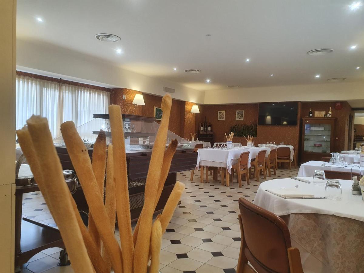 Modo Hotel Vercelli Esterno foto