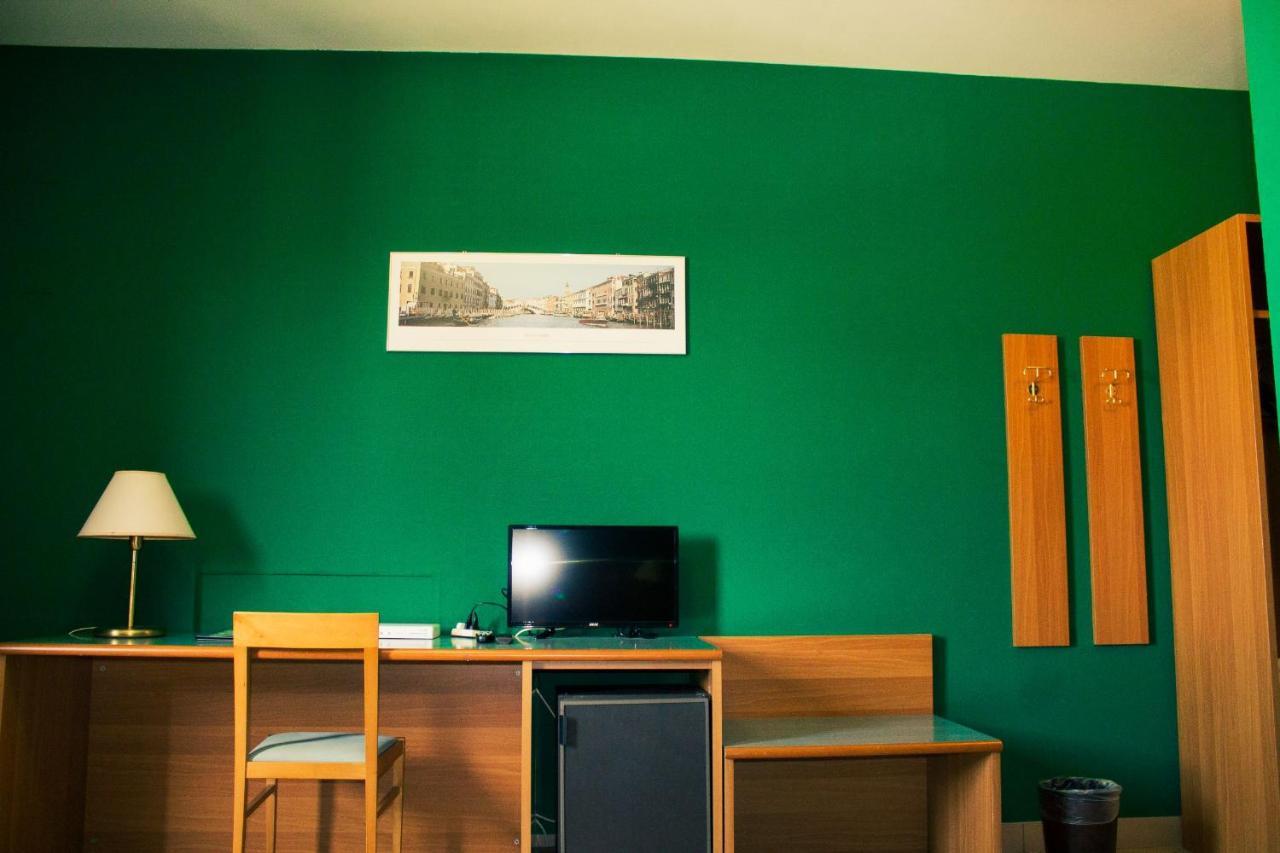 Modo Hotel Vercelli Esterno foto