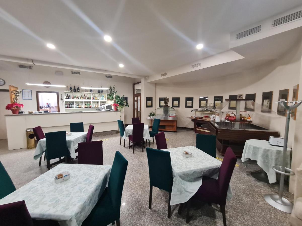 Modo Hotel Vercelli Esterno foto