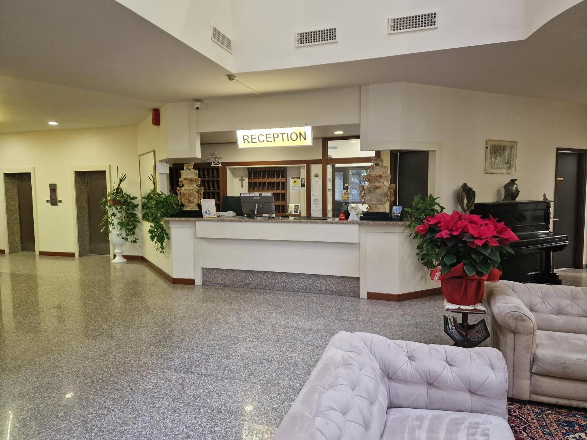 Modo Hotel Vercelli Esterno foto
