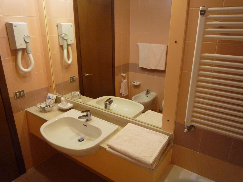 Modo Hotel Vercelli Camera foto