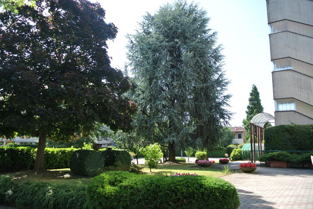 Modo Hotel Vercelli Esterno foto
