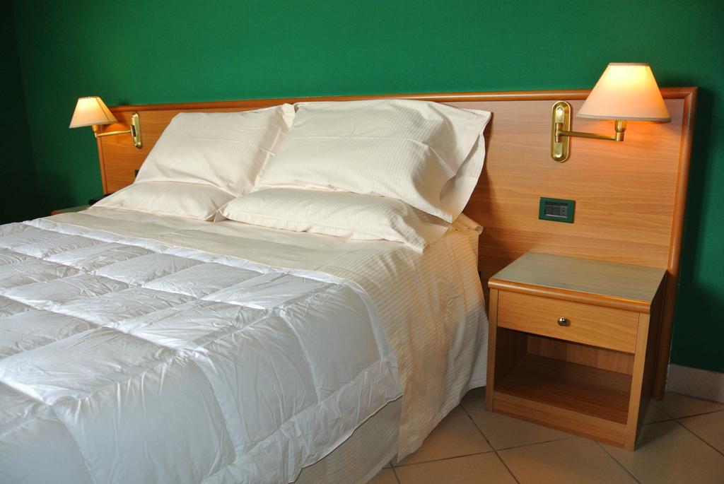 Modo Hotel Vercelli Esterno foto